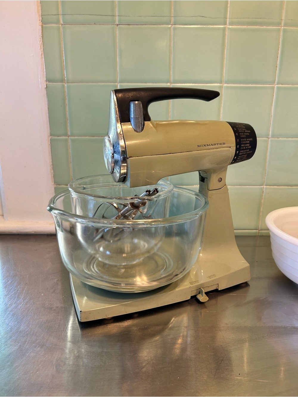 Vintage-Style Sunbeam Electric Stand Mixer in Green